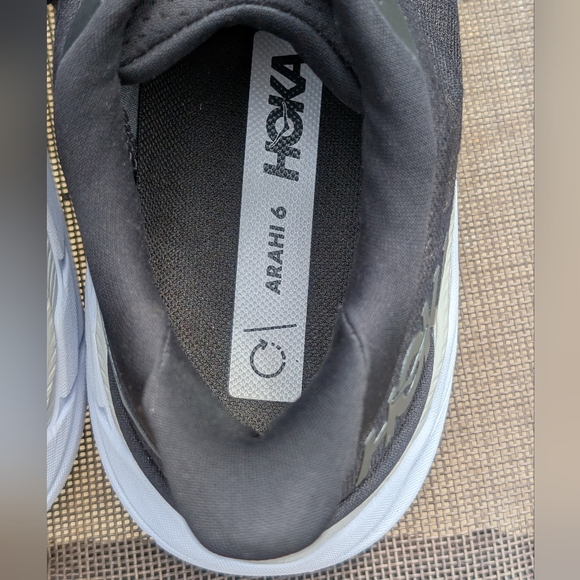 HOKA Arahi 6 Men\'s Size 8D.  Like New Condition. main image 7